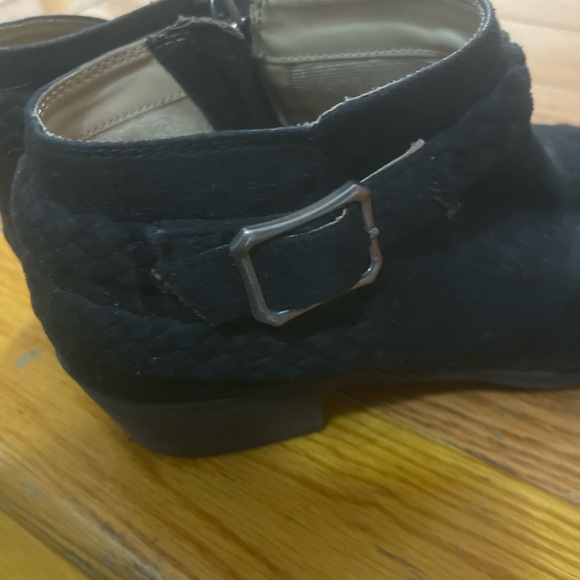 Boots - Picture 3 of 7